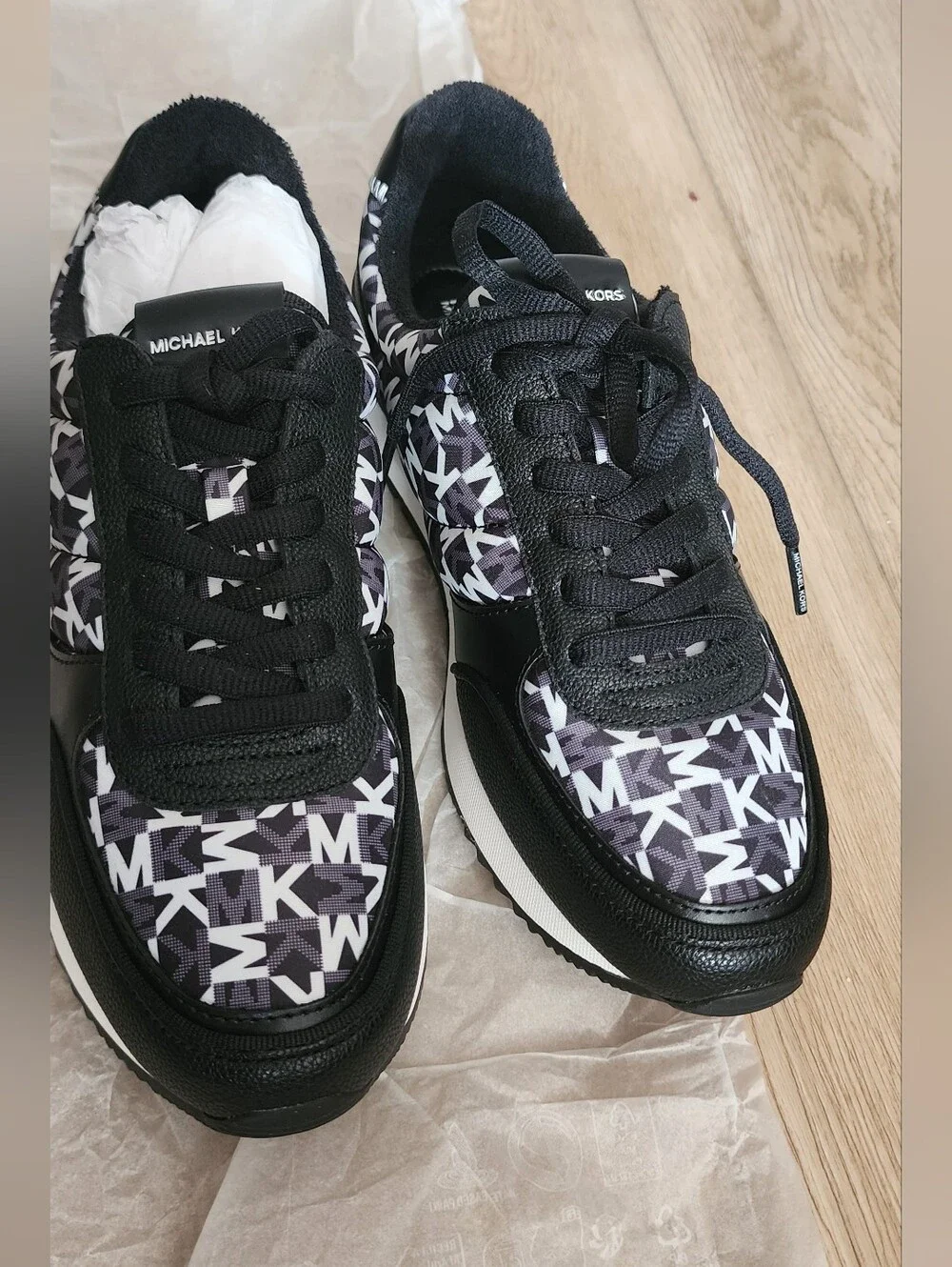 Michael Kors Andi Graphic Logo Trainers in a black combination size 8 New Unbox